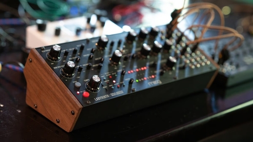 Labyrinth synthesizer